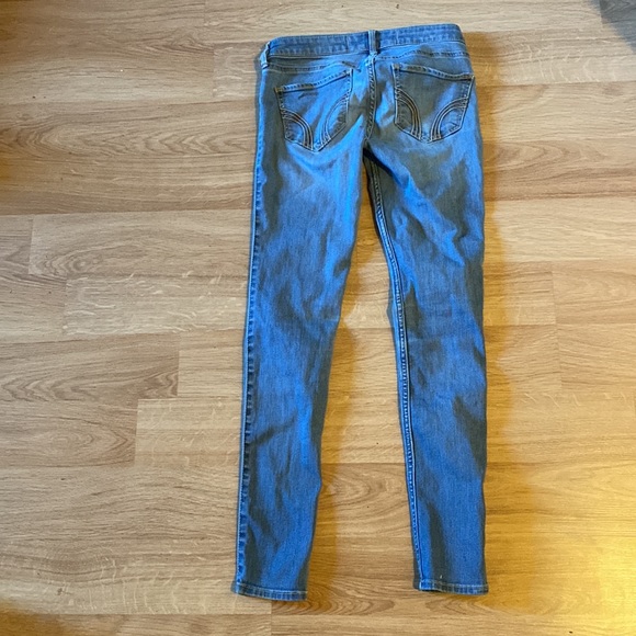 Light blue Holllister jeans, W 24 , L 27 , only worn a few times - Picture 3 of 4